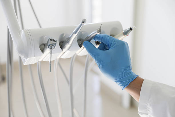 Professional Tooth Extraction technician working in Loudoun County County, VA